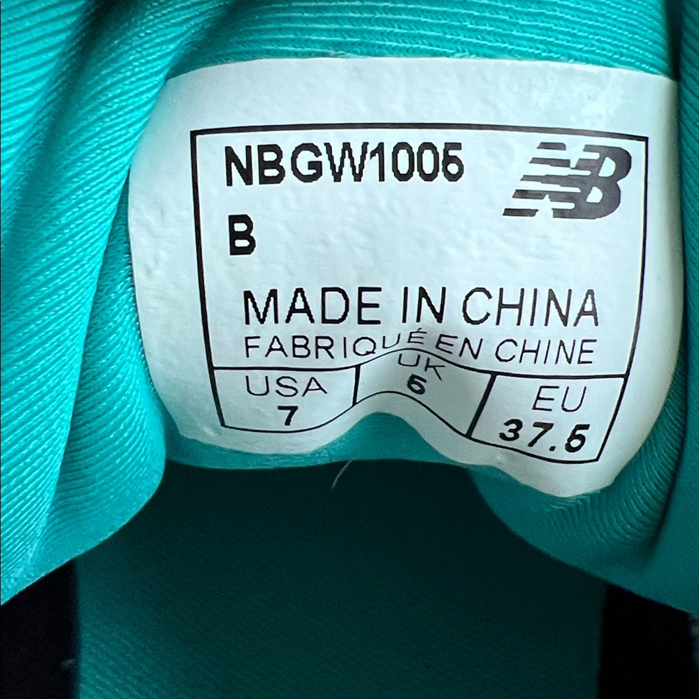 New Balance Minimus Women's White Athletic Shoes - Picture 8 of 8